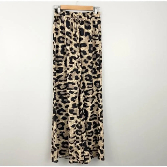 By Egreis NWOT Cheetah Flare Pants - Picture 5 of 6